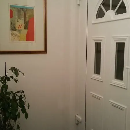 Gæstehus In Jr Art Gallery